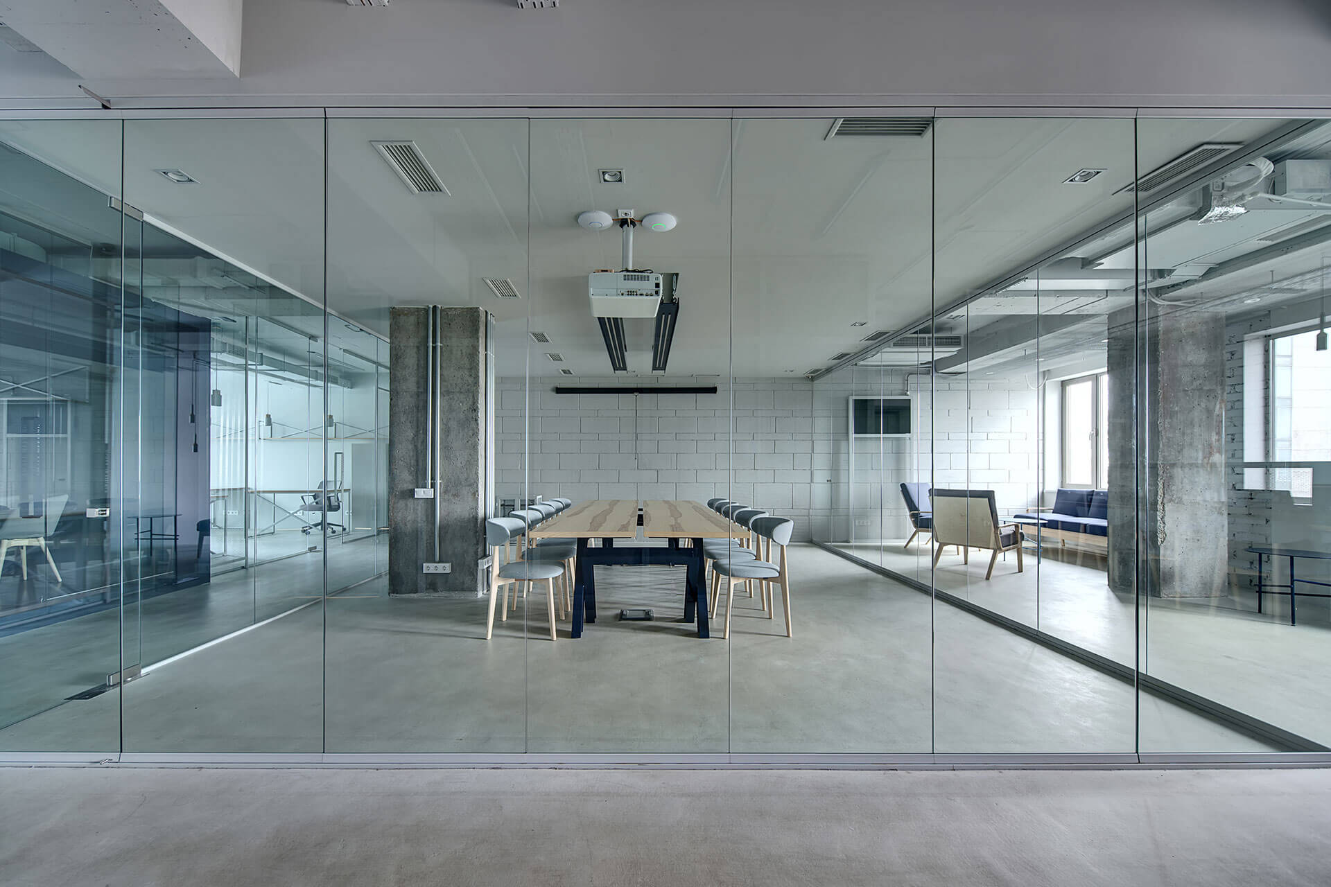 Beautiful-flow-of-light-achieved-with-Glass-Partitions