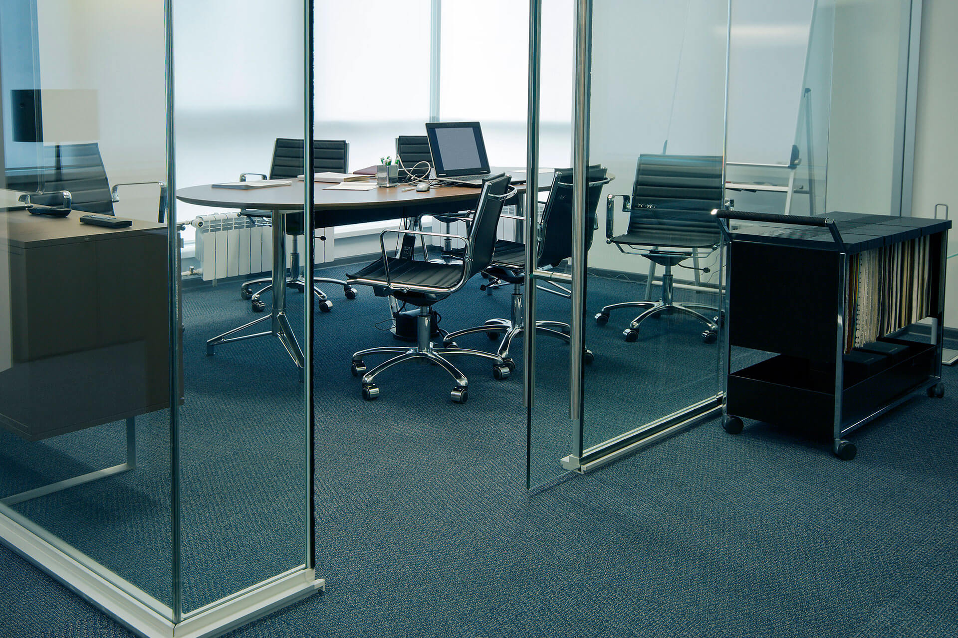 Conference-Room-with-Glass-Partitions